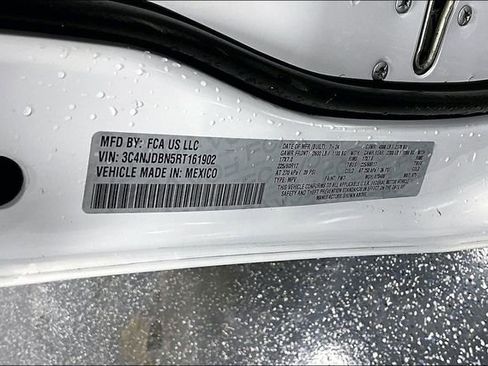 Used 2024 Jeep Compass Latitude image 19