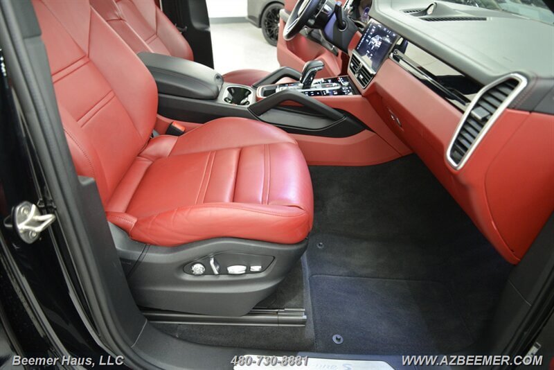 Used 2021 Porsche Cayenne S AWD/4WD image 22