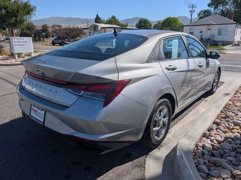 Used 2021 Hyundai Elantra SE FWD image 5