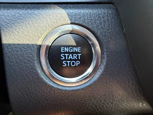 Used 2020 Toyota Camry SE w/ Convenience Package FWD image 35