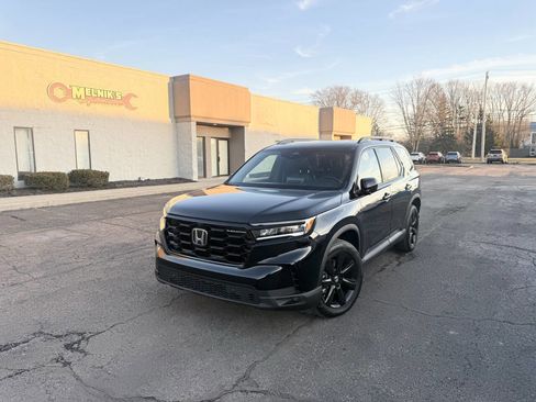 Used 2025 Honda Pilot Black Edition image 2