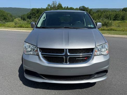 Used 2016 Dodge Grand Caravan SXT w/ Rear Park Assist Package FWD image 2