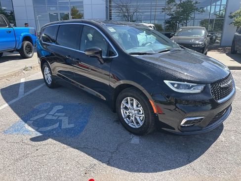 New 2026 Chrysler Pacifica Select image 43