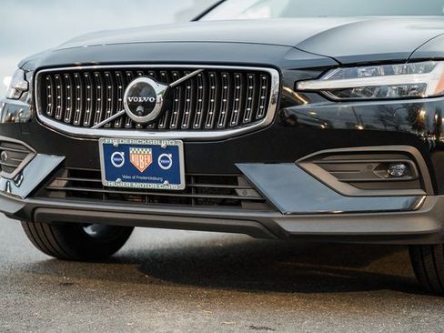 Used 2023 Volvo V60 B5 Cross Country Plus image 15