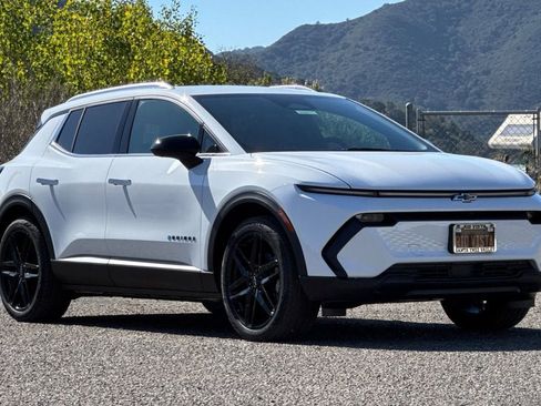 New 2026 Chevrolet Equinox EV LT w/ LPO, Blackout Package image 2