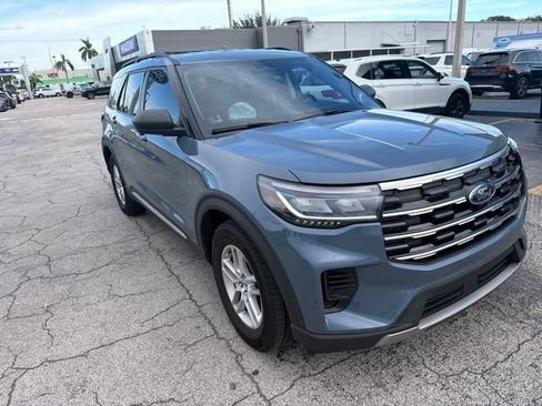 Used 2025 Ford Explorer Active RWD image 3