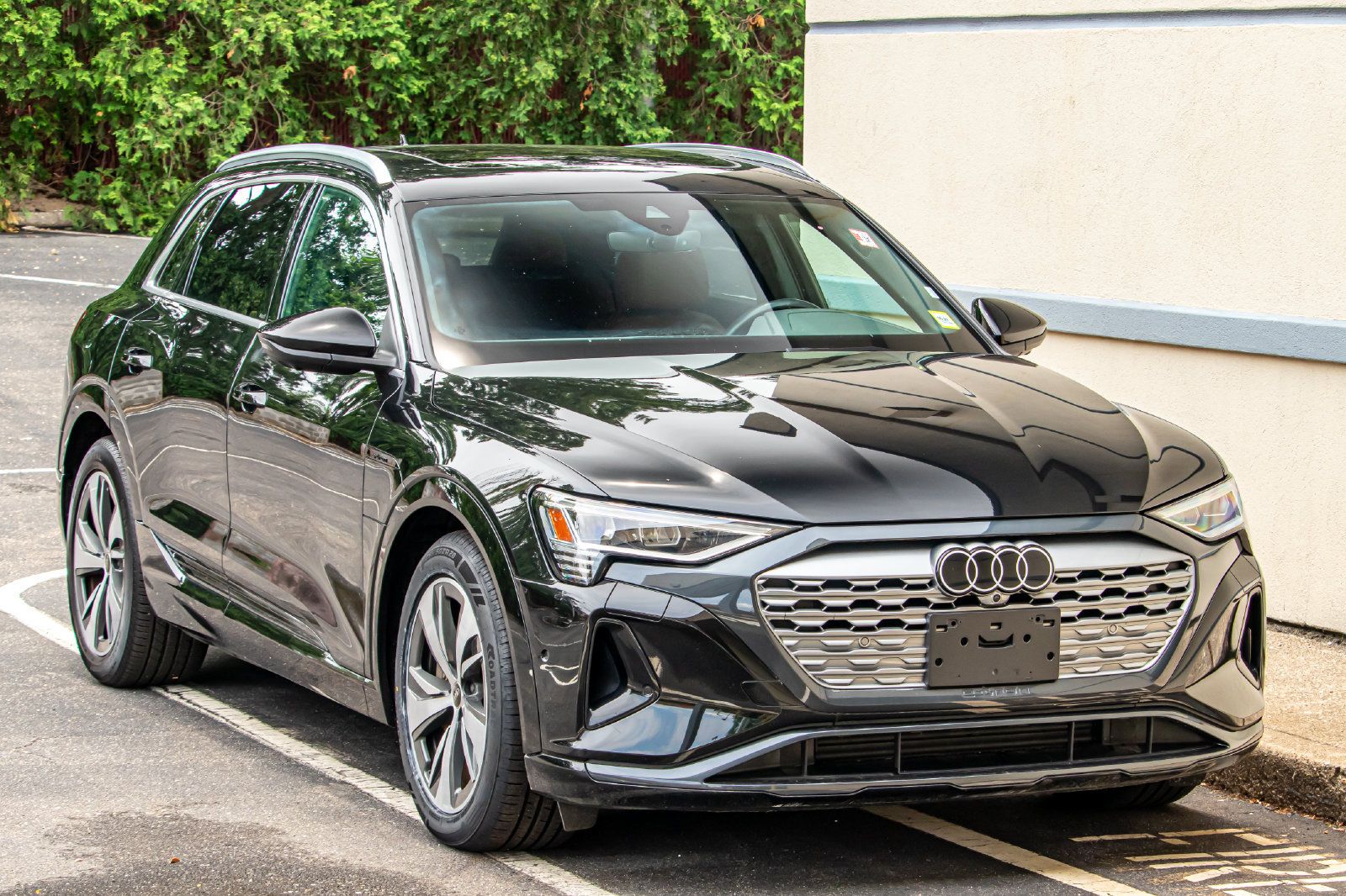 Used 2024 Audi Q8 e-tron Premium Plus w/ Premium Plus Package AWD/4WD image 13