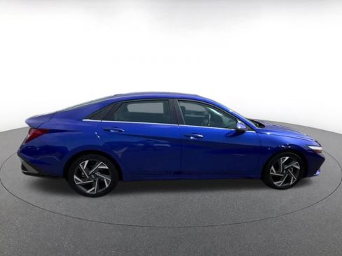 Used 2025 Hyundai Elantra Limited image 16