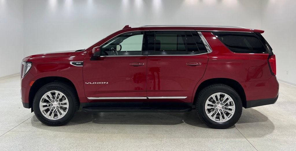 Used 2024 GMC Yukon SLT RWD image 2