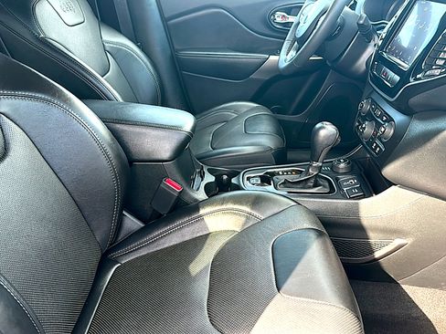 Used 2022 Jeep Cherokee Limited w/ Elite Package image 23