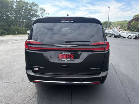 Used 2023 Chrysler Pacifica Limited FWD image 4