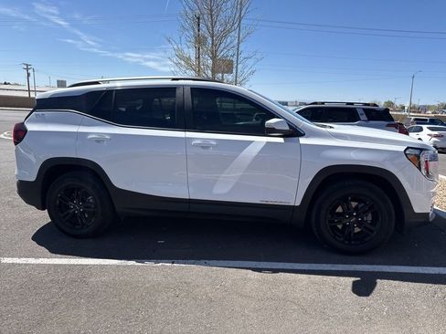 Used 2024 GMC Terrain SLE w/ Driver Convenience Package image 4