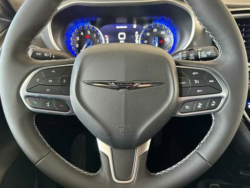 New 2026 Chrysler Pacifica Select image 21