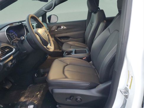 New 2026 Chrysler Voyager LX image 14