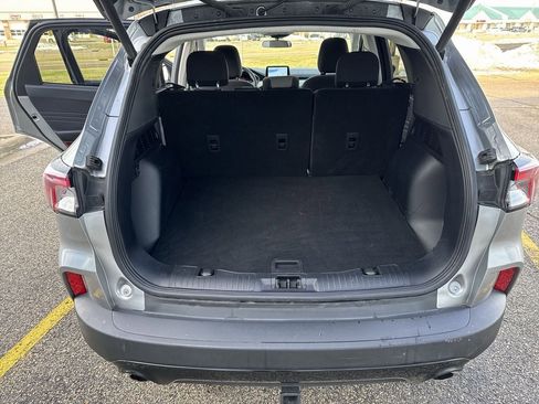 Used 2022 Ford Escape SE w/ SE Sport Appearance Package image 17