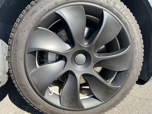 Used 2021 Tesla Model Y Long Range AWD/4WD image 36