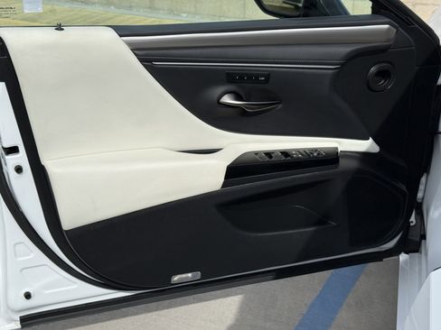 Certified 2023 Lexus ES 350 F Sport w/ Accessory Package (Z2) image 16