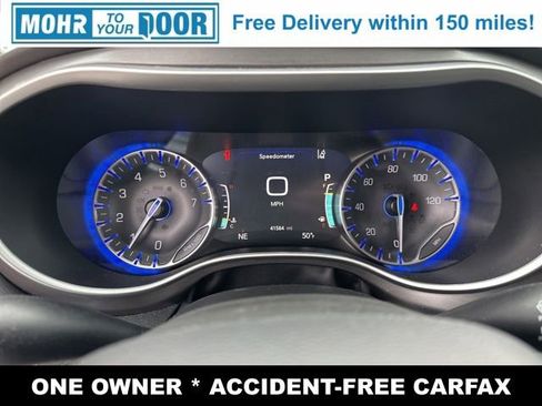 Used 2024 Chrysler Pacifica Touring-L image 15