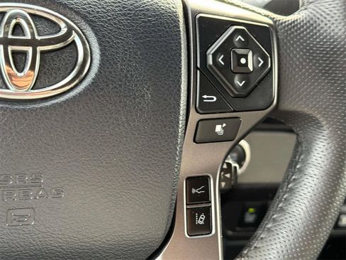 Used 2019 Toyota Tacoma TRD Off-Road image 11