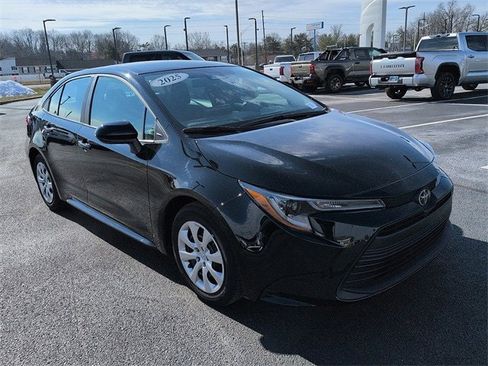 Certified 2025 Toyota Corolla LE image 1