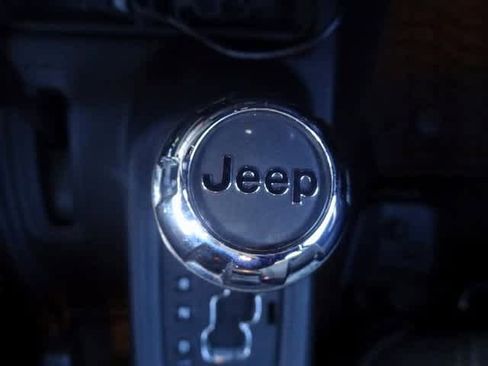 Used 2015 Jeep Wrangler Unlimited Sahara image 26