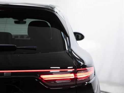 Certified 2022 Porsche Cayenne image 38