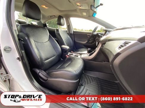 Used 2012 Hyundai Elantra Limited image 18