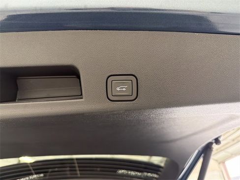 New 2026 Chevrolet Traverse High Country image 16