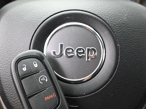 Used 2020 Jeep Cherokee Latitude Plus w/ Cold Weather Group AWD/4WD image 44