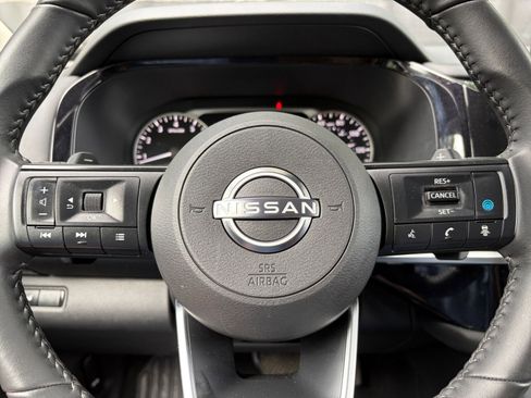 Used 2025 Nissan Pathfinder SV FWD image 30