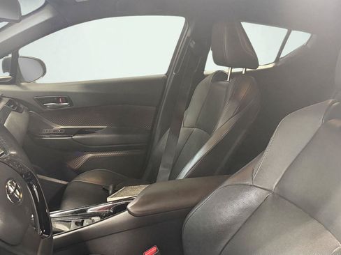 Used 2019 Toyota C-HR Limited FWD image 14