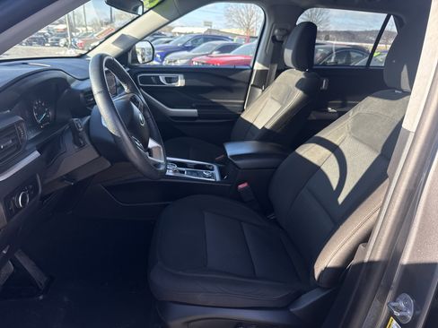 Used 2023 Ford Explorer XLT image 12