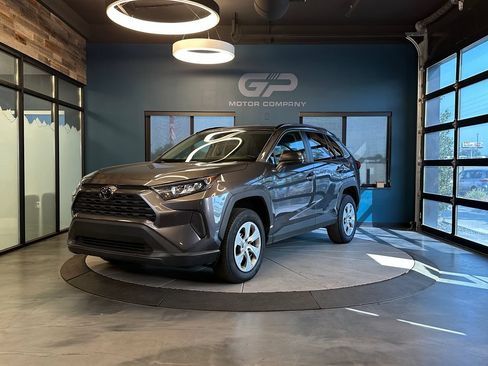 Used 2021 Toyota RAV4 LE w/ Carpet Mat Package (TMS) AWD/4WD image 7
