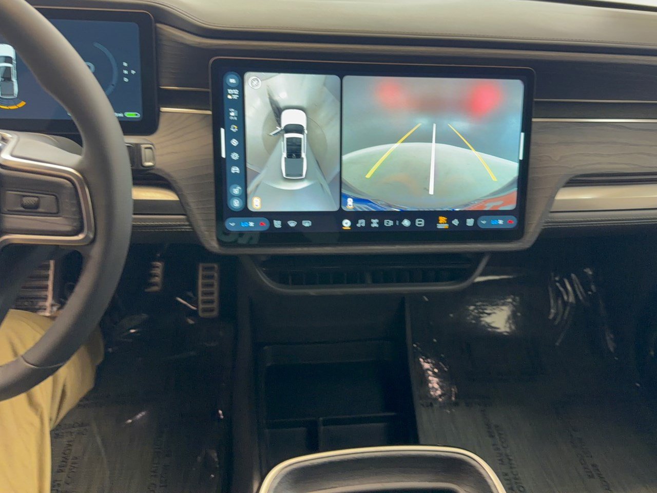 Used 2024 Rivian R1T Adventure Dual AWD/4WD image 22