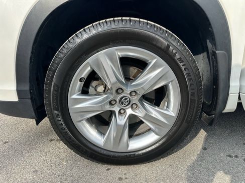 Used 2017 Toyota Highlander Limited image 37