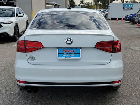 Used 2018 Volkswagen Jetta GLI image 12