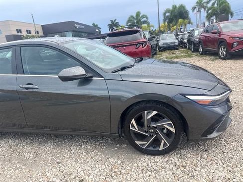 Used 2025 Hyundai Elantra SEL FWD image 4