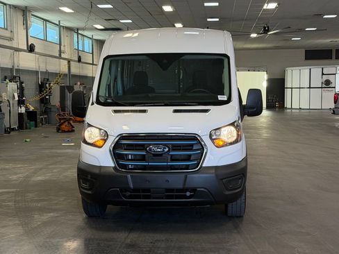 Used 2023 Ford E-Transit Medium Roof image 11