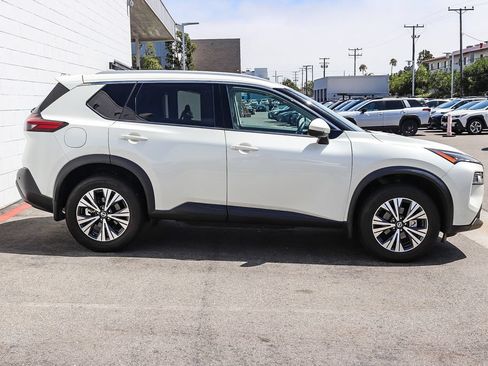 Used 2021 Nissan Rogue SV w/ Premium Package FWD image 5