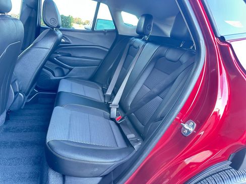 Used 2025 Chevrolet Trax LT image 37