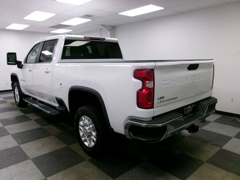 Used 2024 Chevrolet Silverado 2500 LT AWD/4WD image 2