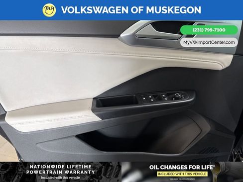 New 2026 Volkswagen Taos SE image 10