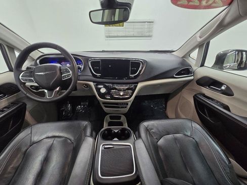 Used 2022 Chrysler Pacifica Touring-L FWD image 19
