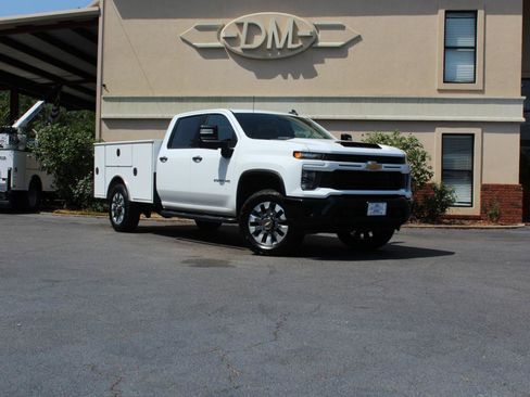 Used 2025 Chevrolet Silverado 2500 Custom w/ Custom Value Package AWD/4WD image 3