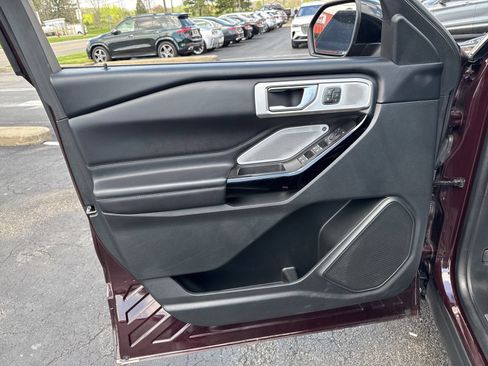 Used 2022 Ford Explorer Platinum w/ Equipment Group 601A AWD/4WD image 24