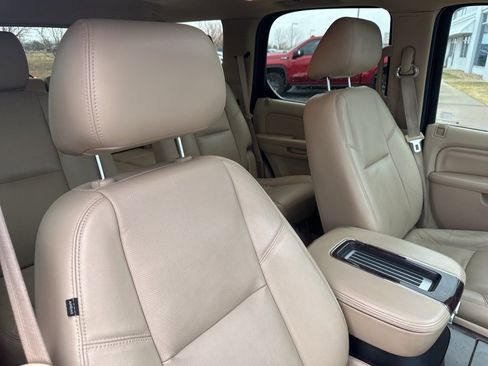 Used 2012 Cadillac Escalade Premium image 34