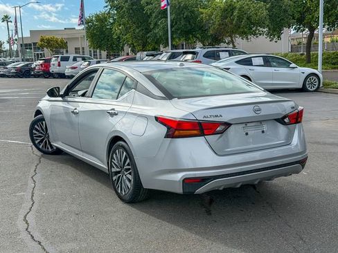 Used 2024 Nissan Altima 2.5 SV FWD image 9