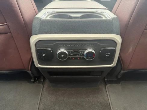 Used 2023 Ford Expedition Limited AWD/4WD image 31