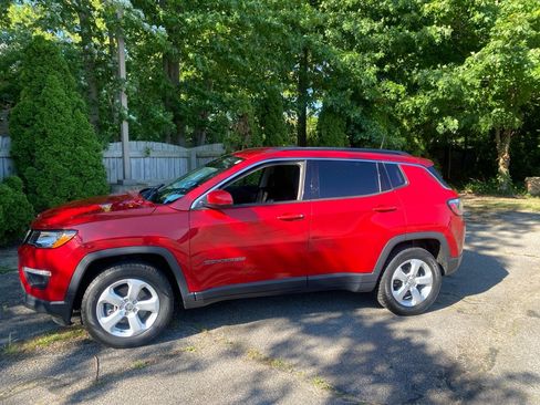 Used 2018 Jeep Compass Latitude AWD/4WD image 2