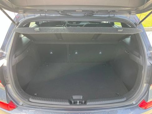 Used 2018 Hyundai Elantra GT FWD image 6